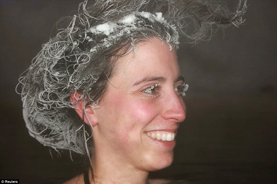 264CC81B00000578-2979149-Milena_Georgeault_of_Quebec_shows_off_her_frozen_hair_that_helpe-a-19_1425479663572