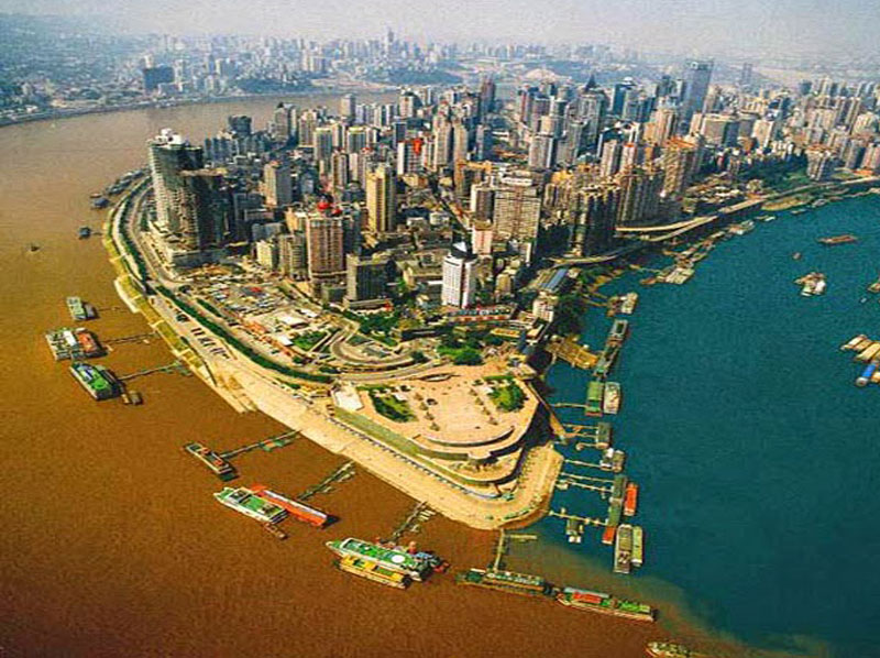 Confluence-of-the-Jialing-and-Yangtze-Rivers-in-Chongqing-China